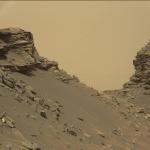 探査車キュリオシティは火星の層状の山々の美しい画像を送信 探査車キュリオシティからの火星の最新画像