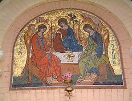 聖三位一体: 3 人の神の一体性を明らかにする